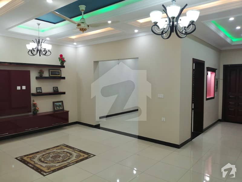 فیصل ٹاؤن - ایف ۔ 18 اسلام آباد میں 10 کمروں کا 14 مرلہ مکان 2.5 کروڑ میں برائے فروخت۔