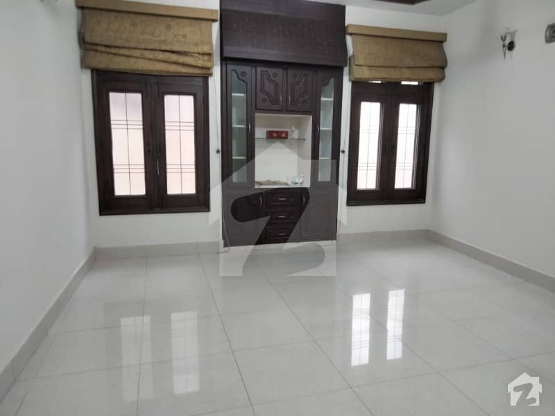 سوساں روڈ فیصل آباد میں 5 کمروں کا 10 مرلہ مکان 75 ہزار میں کرایہ پر دستیاب ہے۔