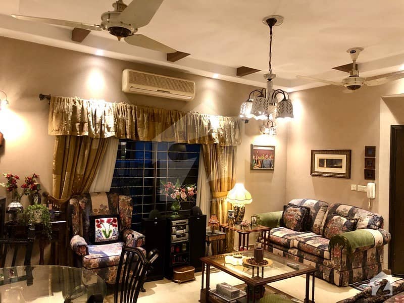 ڈی ایچ اے فیز 5 ڈیفنس (ڈی ایچ اے) لاہور میں 4 کمروں کا 10 مرلہ مکان 3.45 کروڑ میں برائے فروخت۔