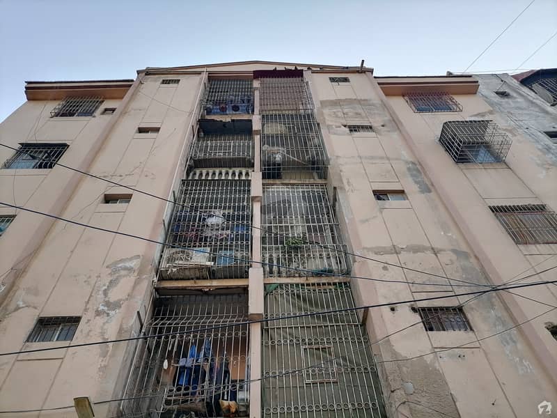 گلستانِِ جوہر ۔ بلاک 14 گلستانِ جوہر کراچی میں 2 کمروں کا 4 مرلہ فلیٹ 50 لاکھ میں برائے فروخت۔