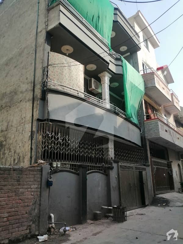 اسلام آباد ایکسپریس وے اسلام آباد میں 5 کمروں کا 5 مرلہ مکان 93 لاکھ میں برائے فروخت۔