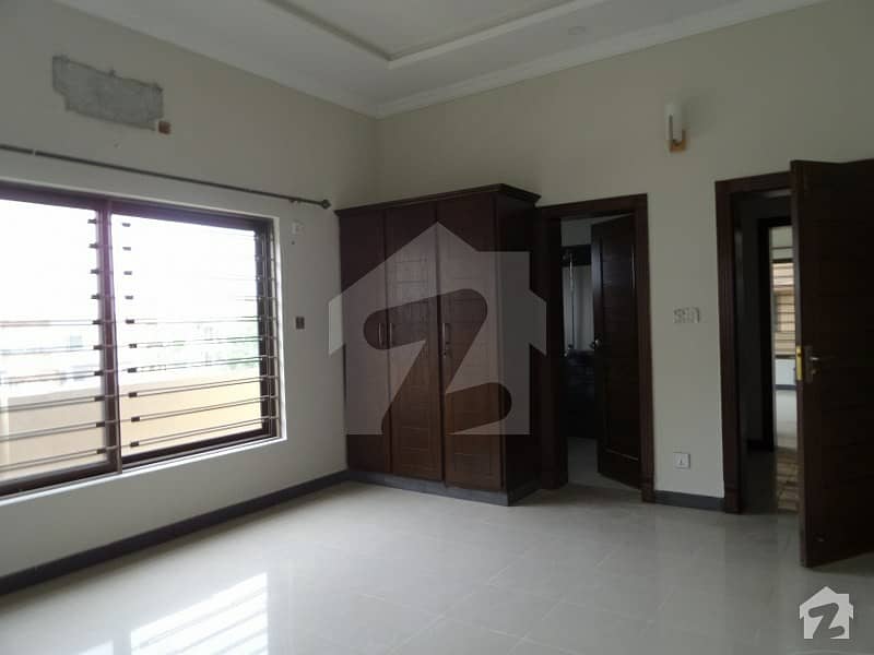 In Mangral Town House For Sale Sized 3.5 Marla