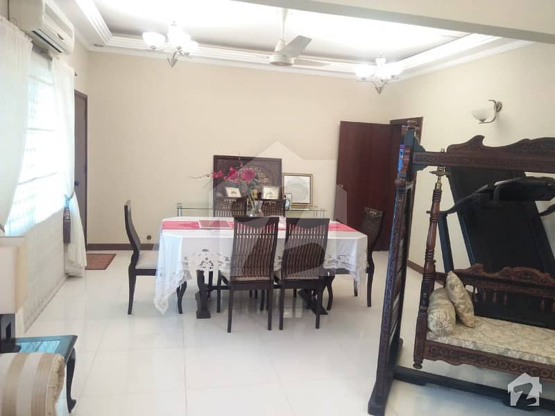 سِی ویو اپارٹمنٹس کراچی میں 3 کمروں کا 11 مرلہ فلیٹ 3.5 کروڑ میں برائے فروخت۔