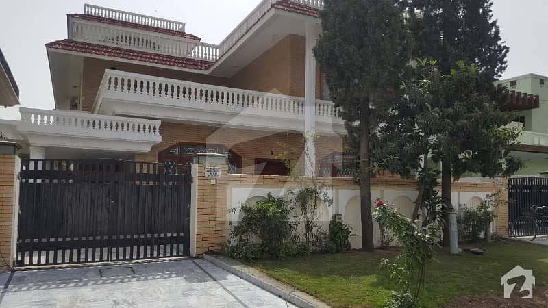 F-10/2 Beautiful House 6 Bedroom Peaceful Location House For Sale Close End Street Near To Park And Mosque