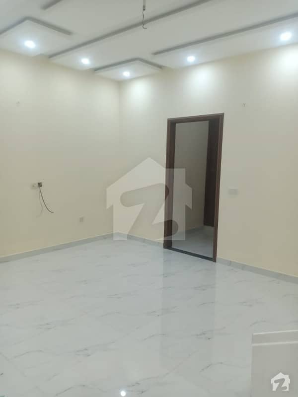کینال روڈ فیصل آباد میں 5 کمروں کا 2.4 کنال مکان 13.5 کروڑ میں برائے فروخت۔