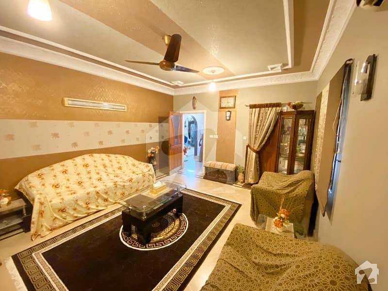 باتھ آئی لینڈ کراچی میں 6 کمروں کا 1 کنال مکان 11 کروڑ میں برائے فروخت۔