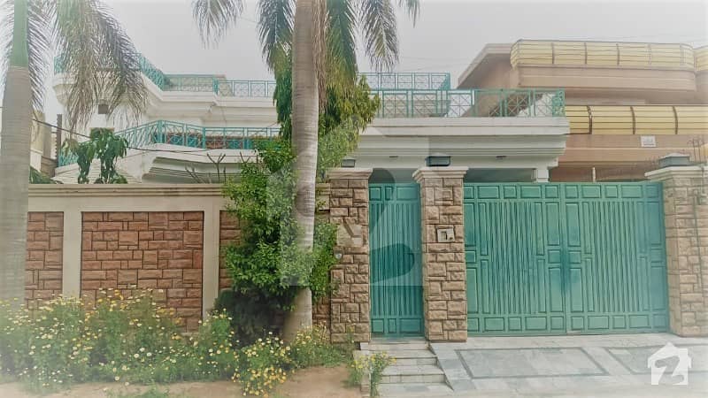 حیات آباد فیز 2 حیات آباد پشاور میں 6 کمروں کا 1 کنال مکان 6.65 کروڑ میں برائے فروخت۔