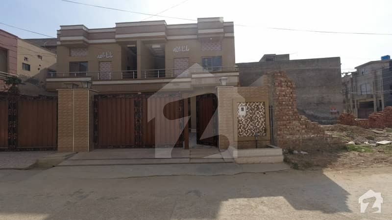 جوہر ٹاؤن فیز 1 جوہر ٹاؤن لاہور میں 5 کمروں کا 9 مرلہ مکان 2.2 کروڑ میں برائے فروخت۔
