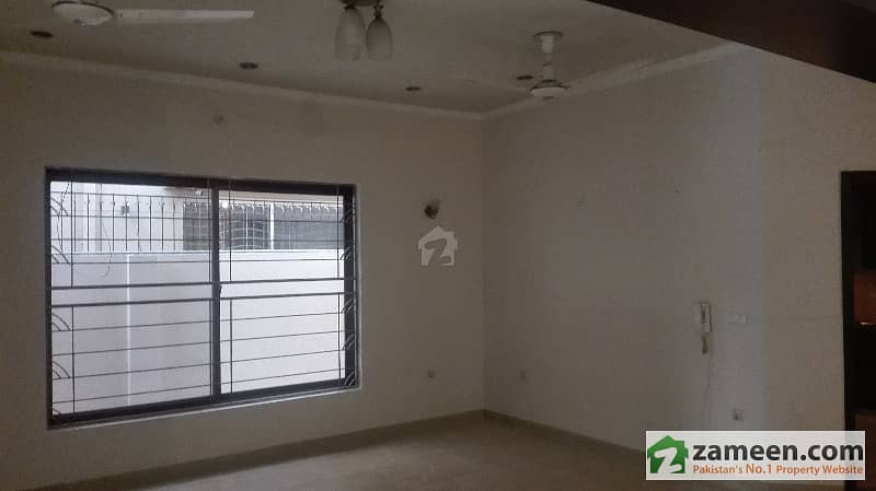 10 Marla Full House For Rent In DHA Phase 4 Very Low Price