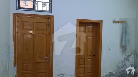 شاہ ولی کالونی واہ میں 4 کمروں کا 6 مرلہ مکان 60 ہزار میں کرایہ پر دستیاب ہے۔