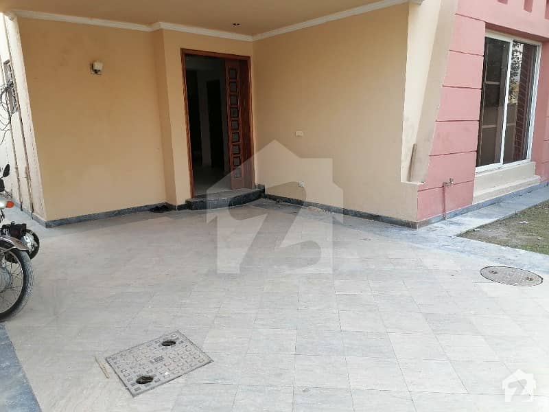 10 Marla 3 Bed old House facing park for sale