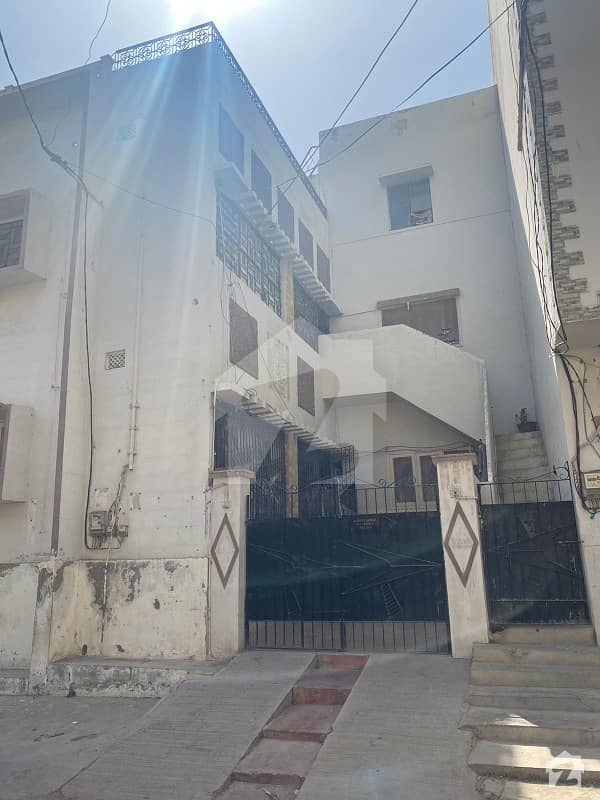 پی ای سی ایچ ایس بلاک 2 پی ای سی ایچ ایس جمشید ٹاؤن کراچی میں 8 کمروں کا 8 مرلہ مکان 4.8 کروڑ میں برائے فروخت۔