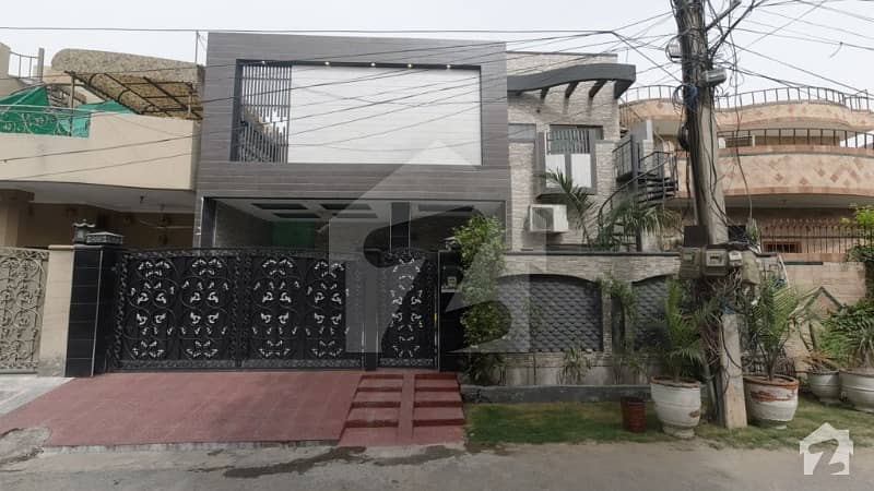 پنجاب کوآپریٹو ہاؤسنگ ۔ بلاک ای پنجاب کوآپریٹو ہاؤسنگ سوسائٹی لاہور میں 5 کمروں کا 10 مرلہ مکان 2.5 کروڑ میں برائے فروخت۔