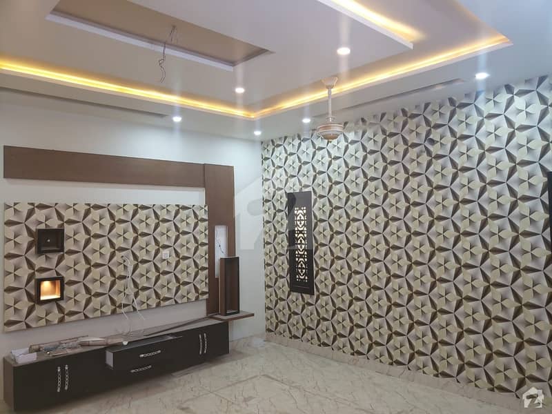 رشید نگر فیصل آباد میں 4 کمروں کا 7 مرلہ مکان 85 لاکھ میں برائے فروخت۔