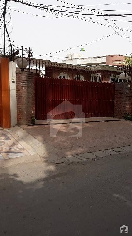 کینال ویو لاہور میں 4 کمروں کا 2 کنال مکان 6.75 کروڑ میں برائے فروخت۔