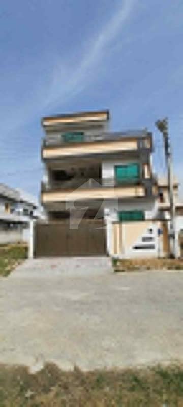 واہ کینٹ واہ میں 4 کمروں کا 5 مرلہ مکان 1.2 کروڑ میں برائے فروخت۔