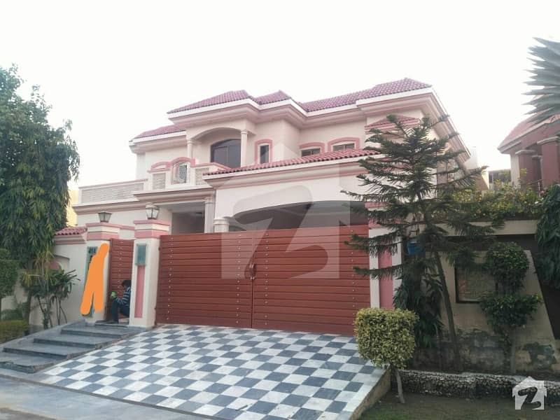 1 Kanal Owner Build Bungalow Is Up For Sale 7 Bedroom