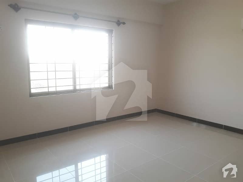 2500  Square Feet Flat In Cantt