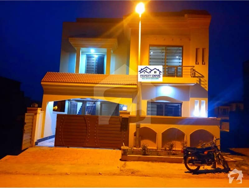 بحریہ ٹاؤن فیز 8 بحریہ ٹاؤن راولپنڈی راولپنڈی میں 5 کمروں کا 7 مرلہ مکان 1.65 کروڑ میں برائے فروخت۔