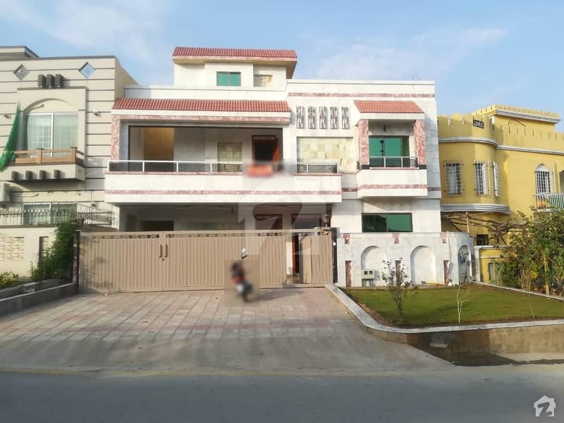 میڈیا ٹاؤن راولپنڈی میں 6 کمروں کا 12 مرلہ مکان 3.1 کروڑ میں برائے فروخت۔