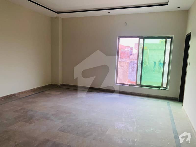 In Shershah Colony - Raiwind Road 675  Square Feet Flat For Rent