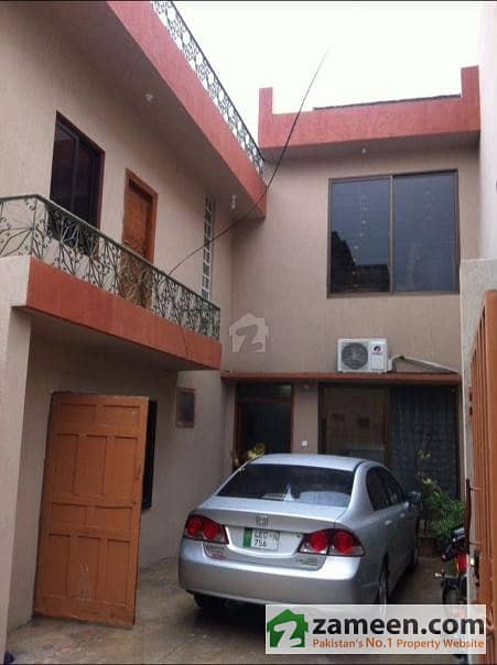 10 Marla Beautiful House In Allama Iqbal Town