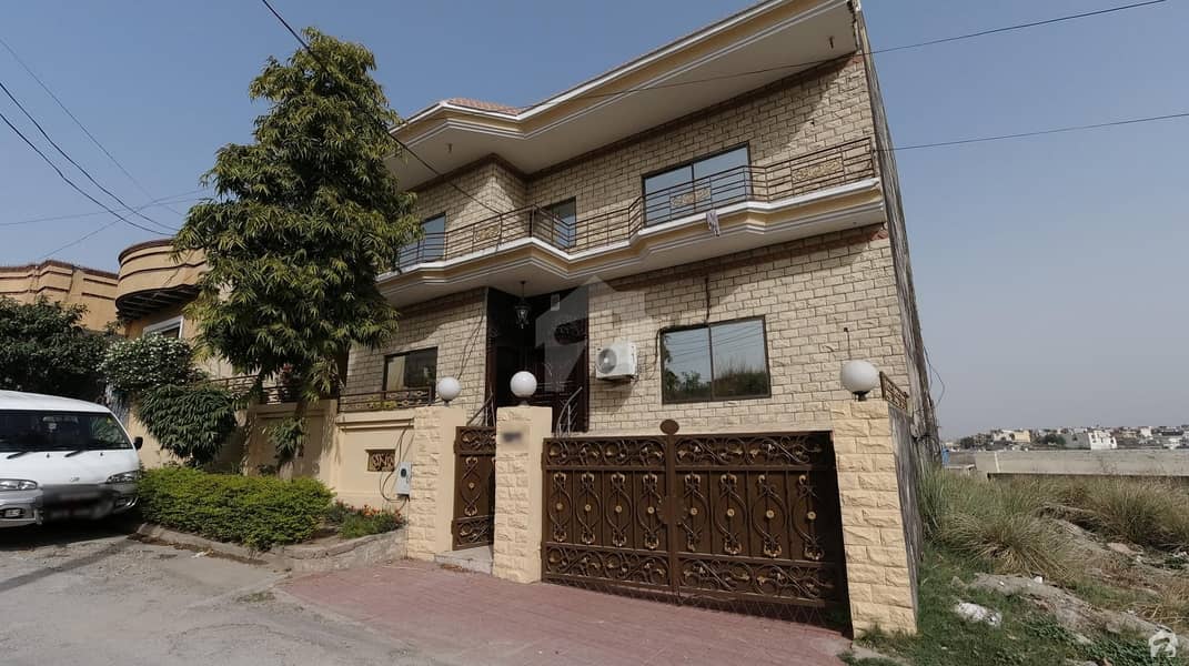 11 Marla Double Storey House Is Available For Sale In Gulshan Abad