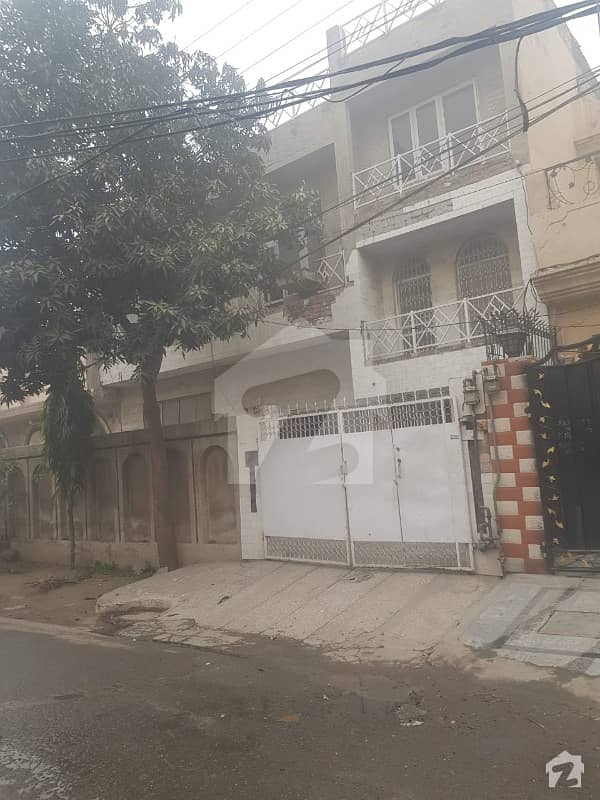 علامہ اقبال ٹاؤن ۔ عمر بلاک علامہ اقبال ٹاؤن لاہور میں 5 کمروں کا 10 مرلہ مکان 2.75 کروڑ میں برائے فروخت۔