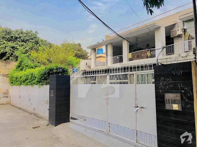 Jail Road Ideal Location 24 Marla Bungalow For Rent