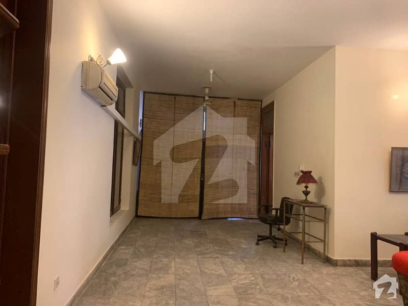 One Kanal Lower Portion Available For Rent In Dha Lahore