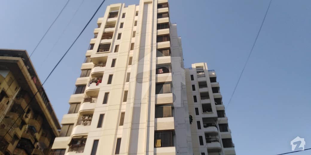 فریرے ٹاؤن کراچی میں 3 کمروں کا 8 مرلہ فلیٹ 4.3 کروڑ میں برائے فروخت۔