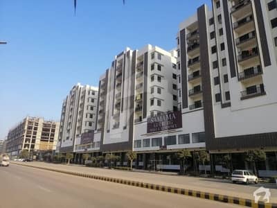 Gulberg Flat Sized 700  Square Feet Is Available