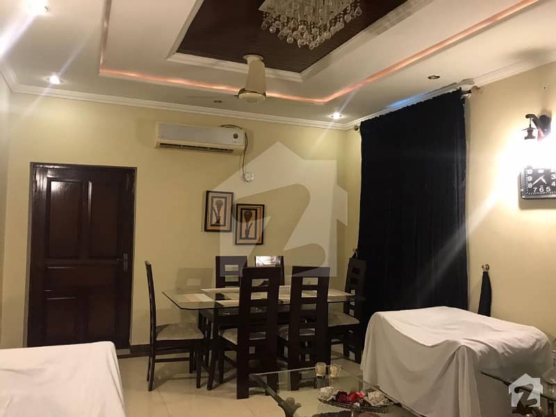 علامہ اقبال ٹاؤن ۔ کشمیر بلاک علامہ اقبال ٹاؤن لاہور میں 4 کمروں کا 7 مرلہ مکان 2.4 کروڑ میں برائے فروخت۔