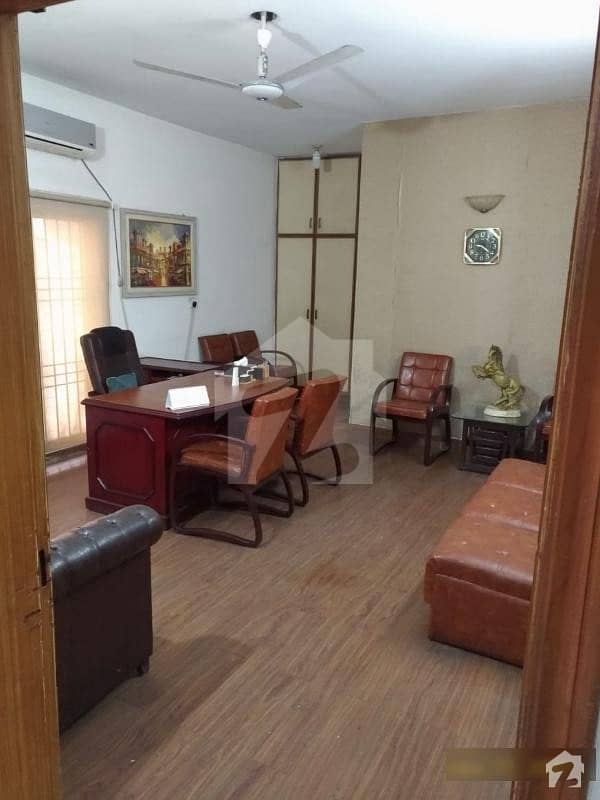 12 Marla 3-bed Upper Portion For Silent Office In F2-block, Johar Town Phase 1