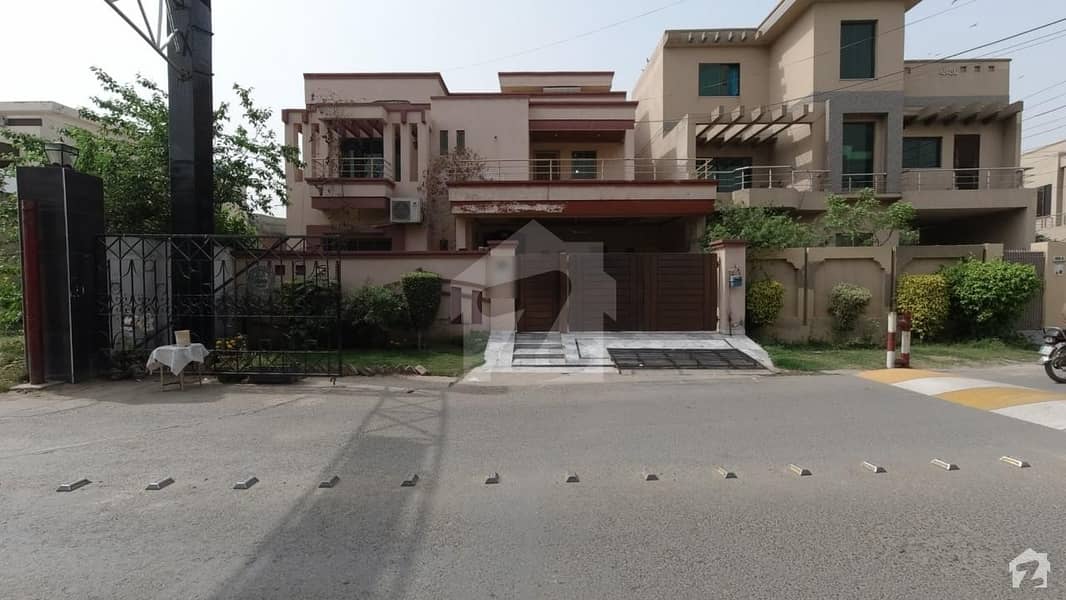 12 Marla House Is Available For Urgent Sale In PCSIR Housing Scheme