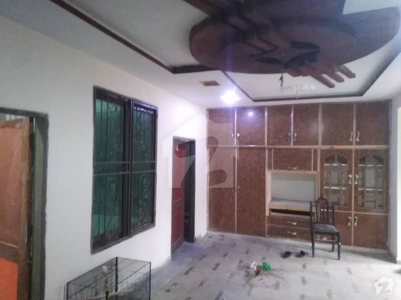 900  Square Feet Upper Portion In Mateen Avenue For Rent