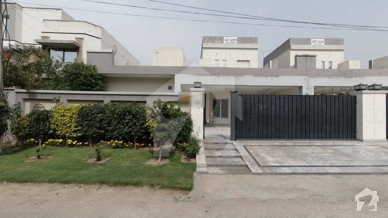 Perfect 1 Kanal House In Main Canal Bank Road For Sale