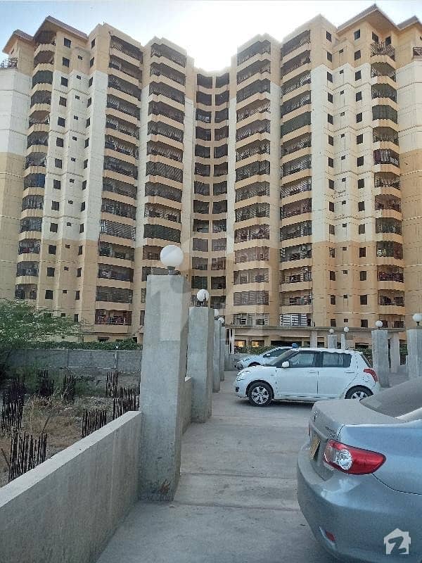 Flat Of 2700  Square Feet In Gulistan-E-Jauhar For Sale