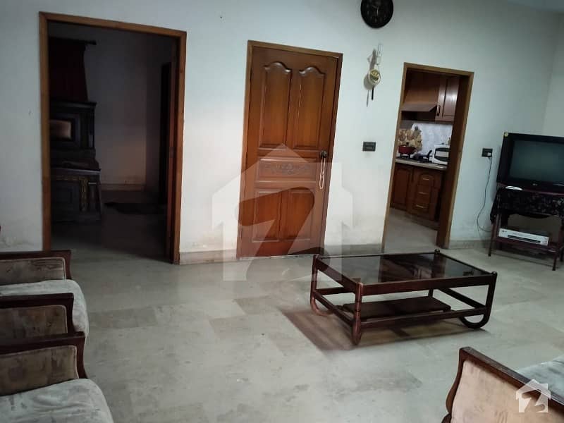 200 Yards Bungalow 4 Bedrooms Drawing Dining Lounge Kitchen For Sale In Phase 7