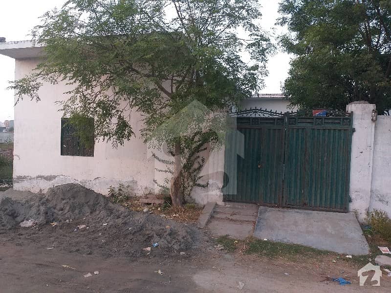 گلفشاں ٹاؤن لاہور میں 2 کمروں کا 10 مرلہ مکان 36 لاکھ میں برائے فروخت۔