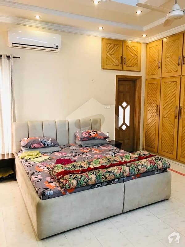 سوساں روڈ فیصل آباد میں 5 کمروں کا 12 مرلہ مکان 1 لاکھ میں کرایہ پر دستیاب ہے۔