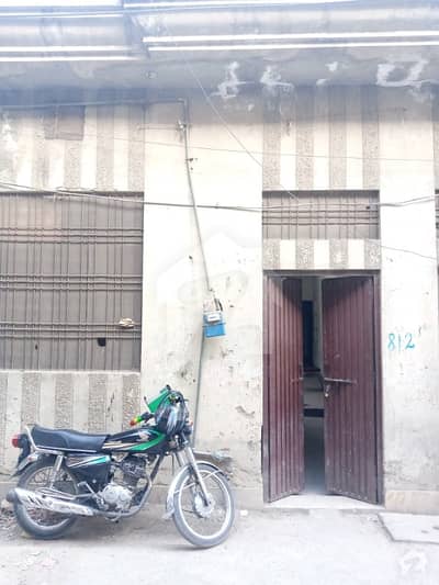 مسلم آباد مین کینال بینک روڈ لاہور میں 2 کمروں کا 3 مرلہ مکان 15 ہزار میں کرایہ پر دستیاب ہے۔