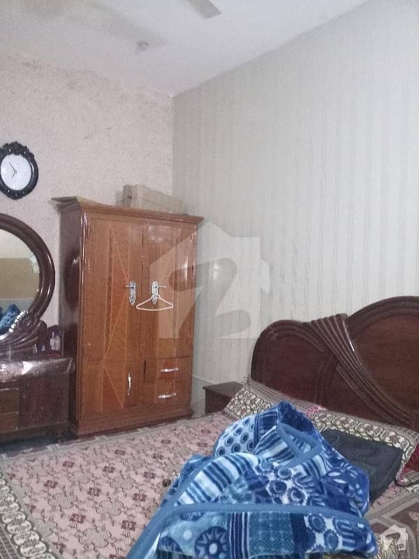 النجف کالونی فیصل آباد میں 5 کمروں کا 5 مرلہ مکان 35 ہزار میں کرایہ پر دستیاب ہے۔