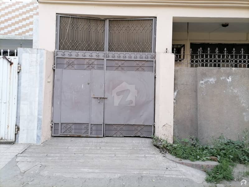 10 Marla Lower Portion In Central Allama Iqbal Town For Rent