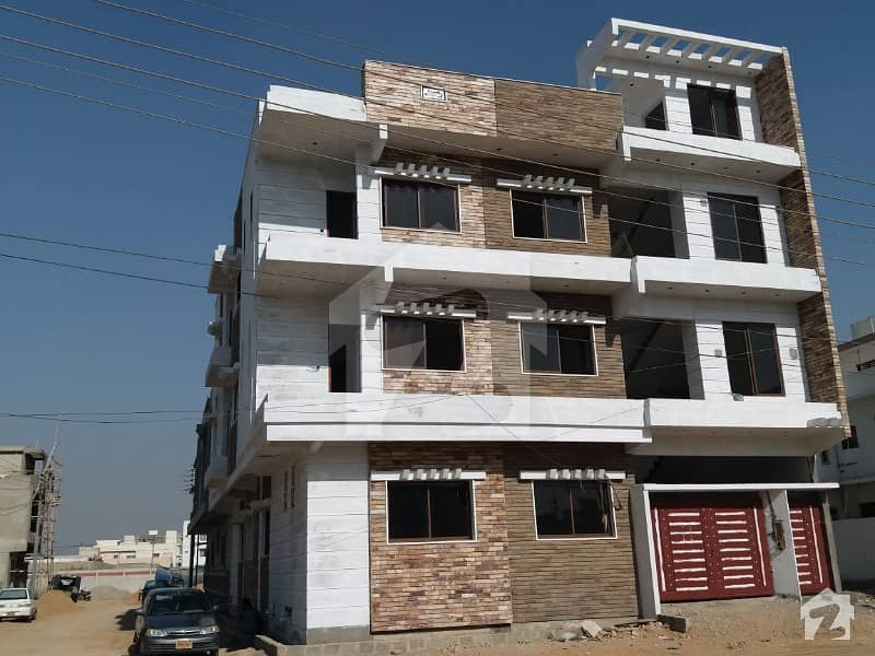 پِلی بھت گلزارِ ہجری گلشنِ اقبال ٹاؤن کراچی میں 9 کمروں کا 11 مرلہ مکان 4.1 کروڑ میں برائے فروخت۔
