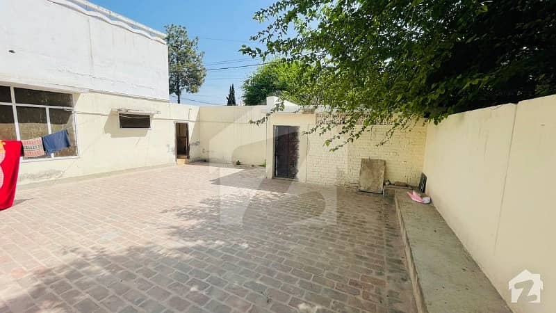 راحت آباد پشاور میں 5 کمروں کا 1 کنال مکان 3.8 کروڑ میں برائے فروخت۔