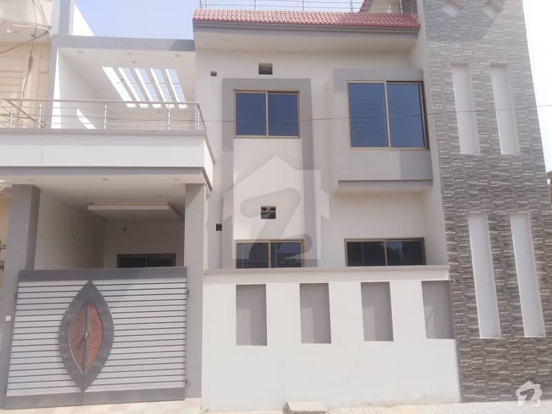 In Sajid Awan Colony House Sized 6 Marla For Sale