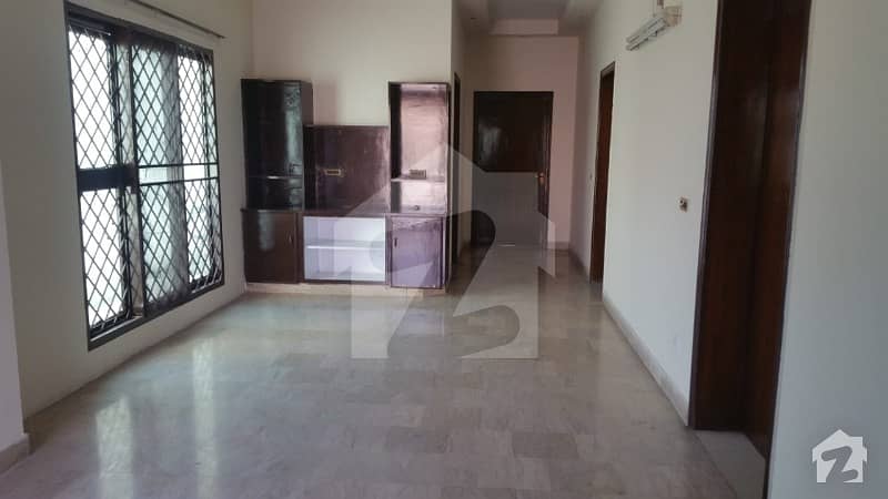 3 Side Open Terrace 1 Kanal Upper Portion For Rent In Dha Phase 4