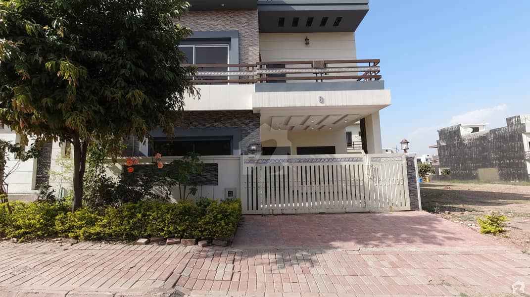 8 Marla House In Bahria Enclave On Prime Location For Sale