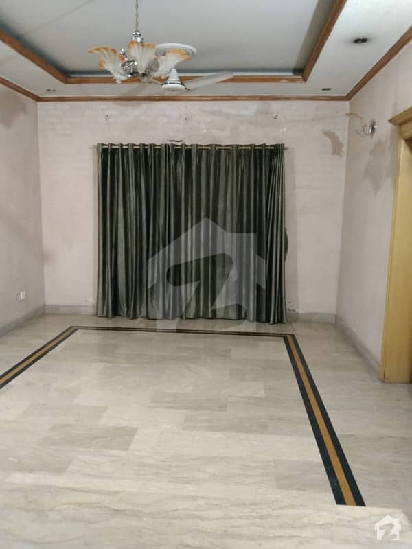 پی آئی اے ہاؤسنگ سکیم - بلاک جی پی آئی اے ہاؤسنگ سکیم لاہور میں 4 کمروں کا 10 مرلہ مکان 2.1 کروڑ میں برائے فروخت۔